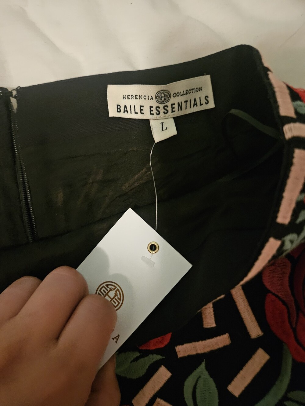 NWT herencia Gto Embroidered Skirt, Large - Picture 3 of 4